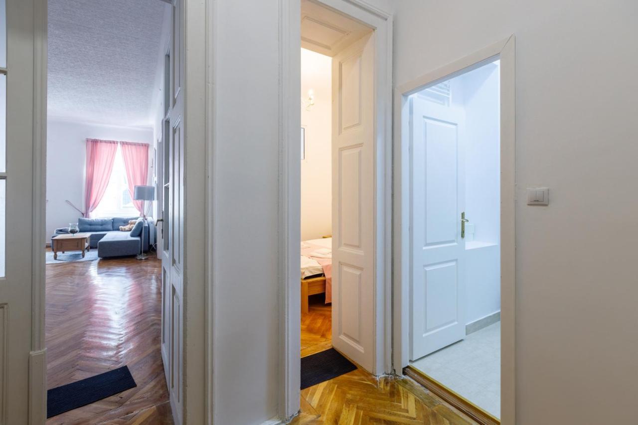 Mira Center Apartment