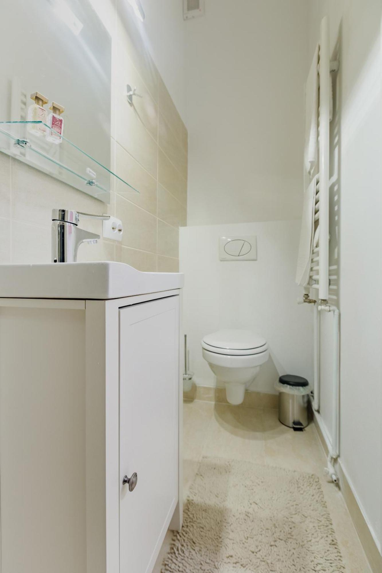 Mira Center Apartment