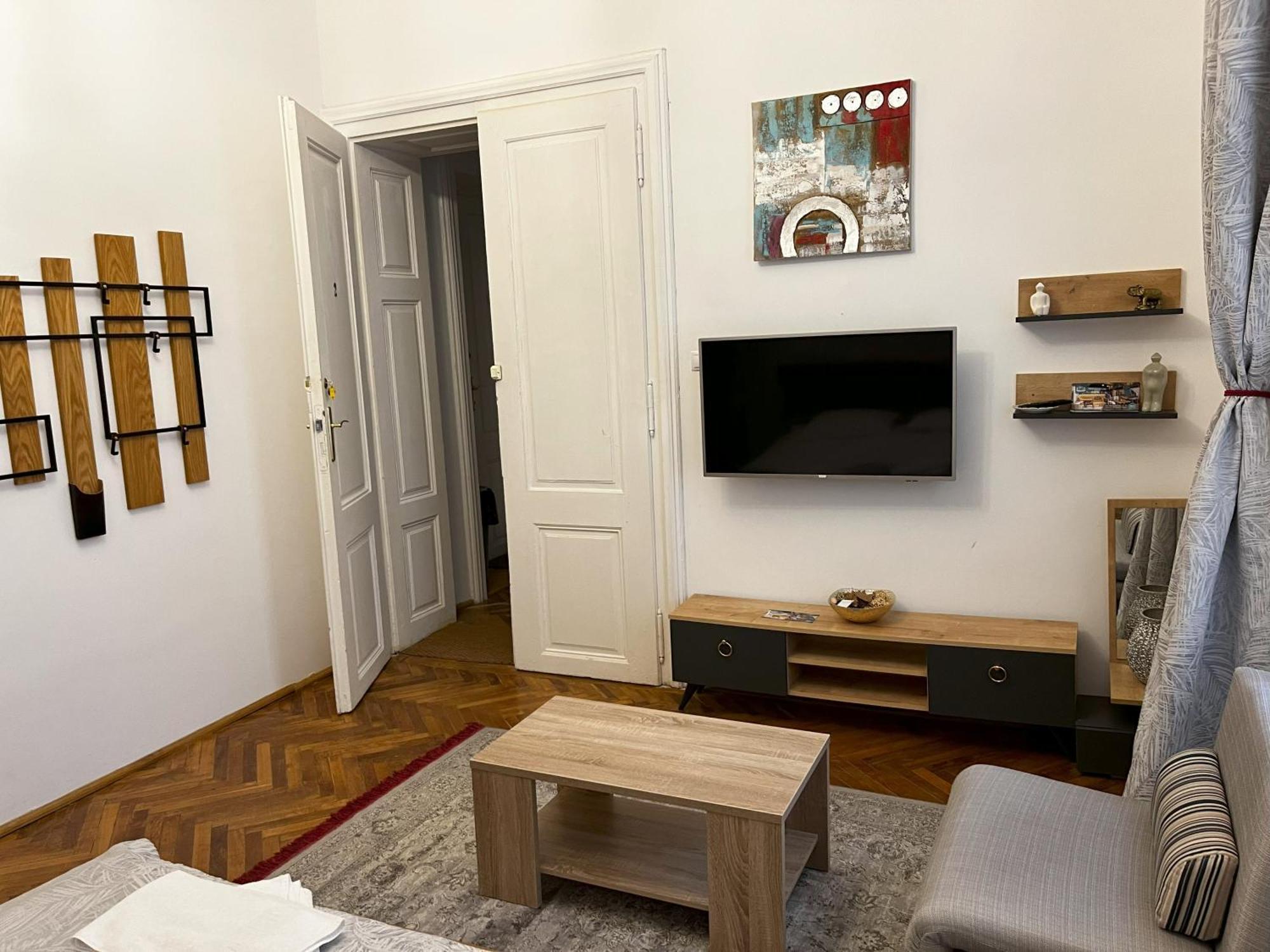 Mira Center Apartment *